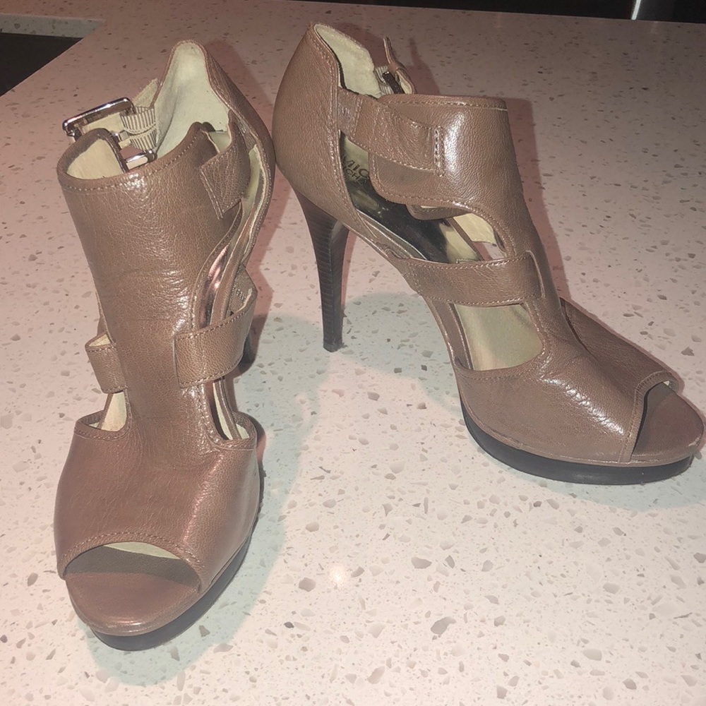 MICHAEL KORS brown leather heels